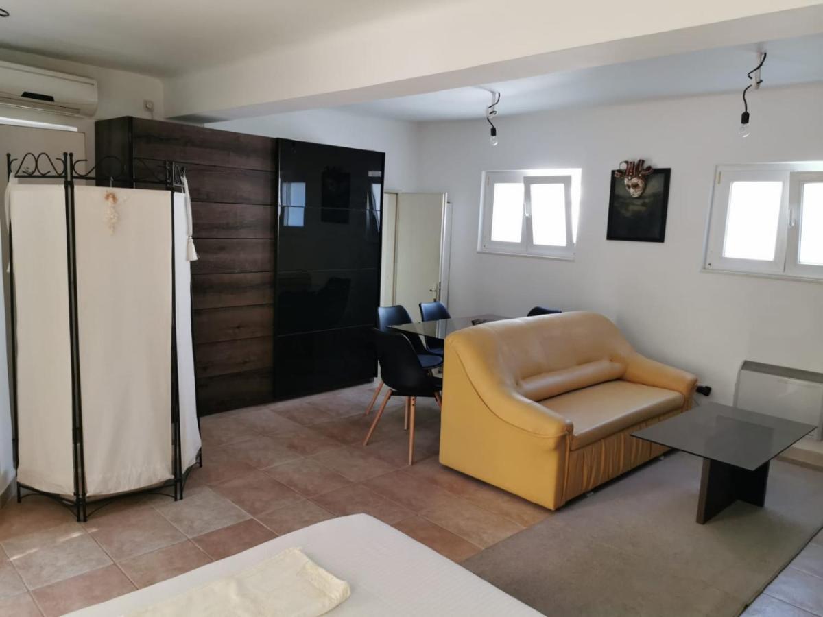 Db Interiors Apartment Split Exterior photo