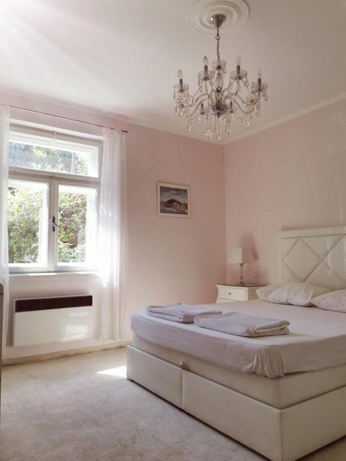 Db Interiors Apartment Split Exterior photo