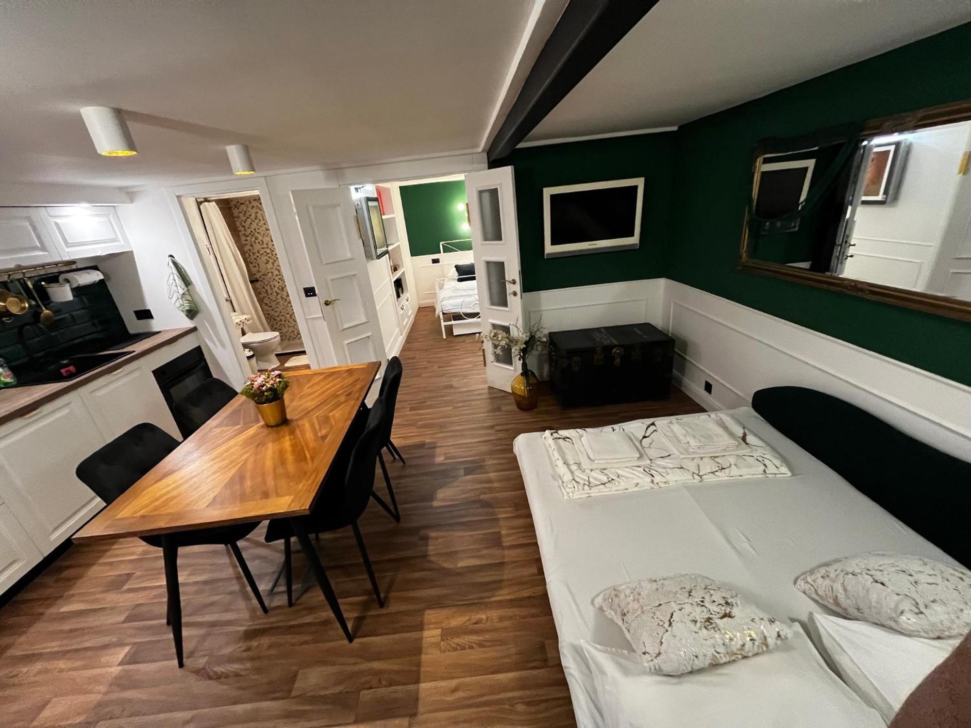 Db Interiors Apartment Split Exterior photo