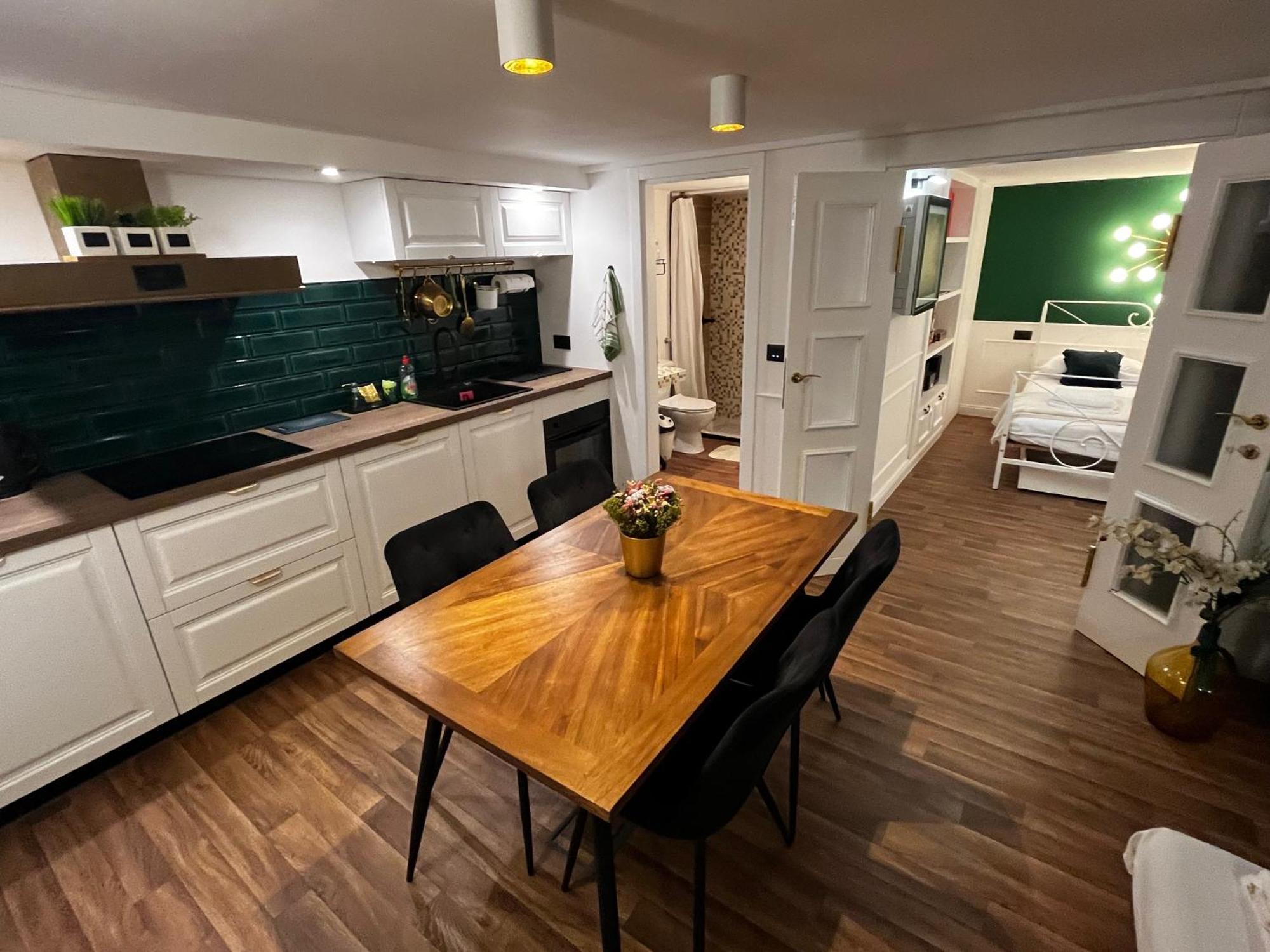 Db Interiors Apartment Split Exterior photo